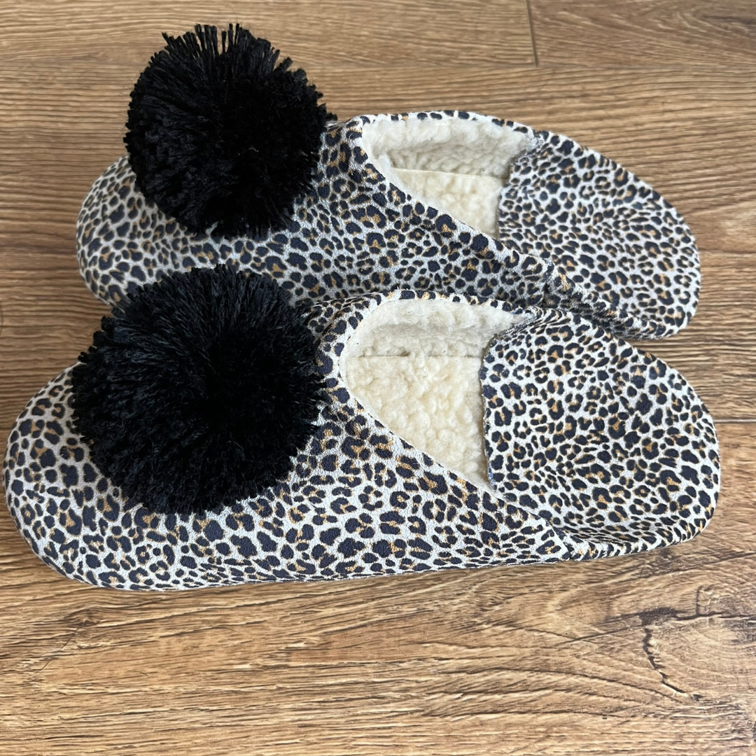 Moroccan Fur Lined Leopard Leather Black Pom Pom Slippers