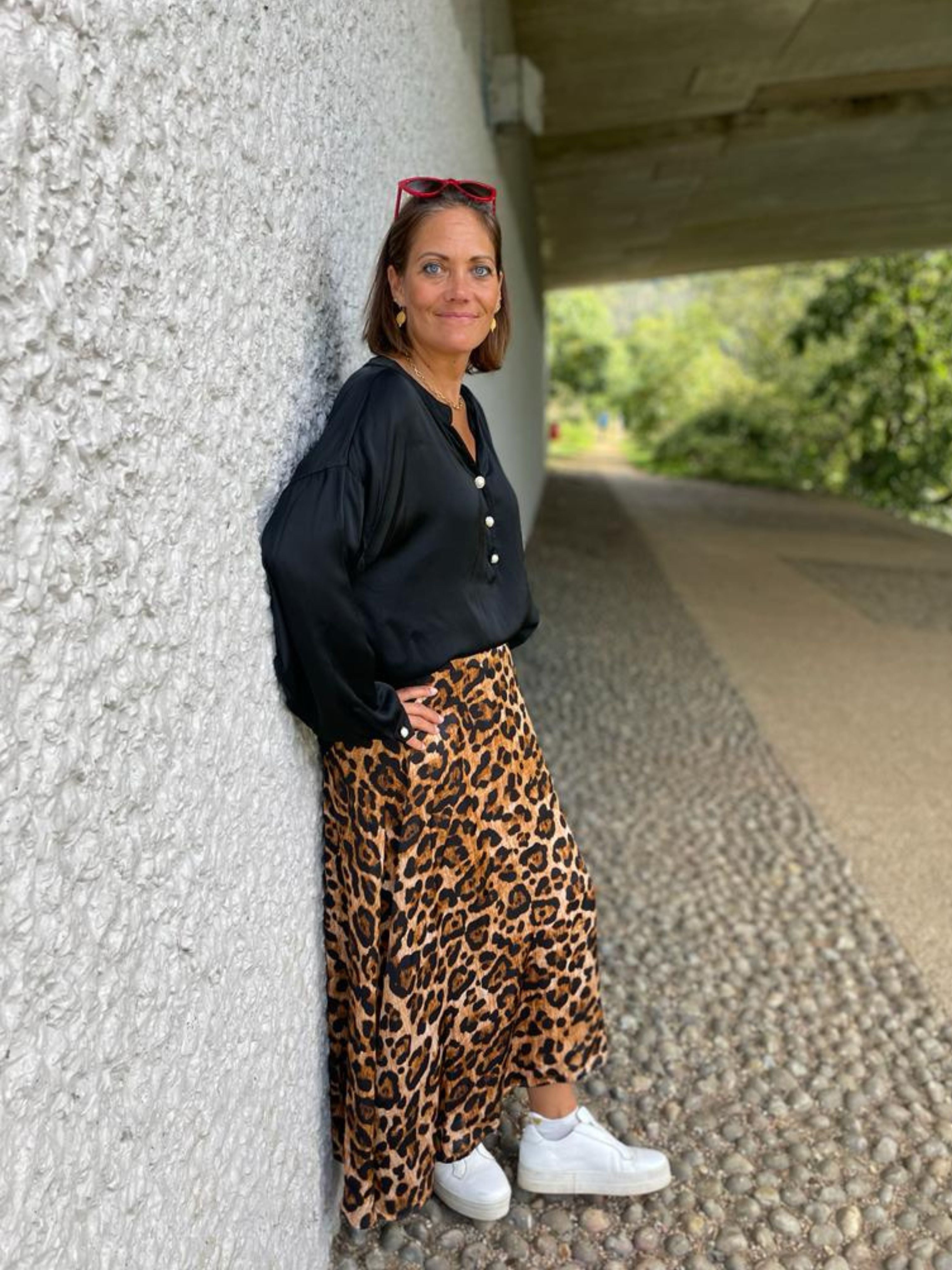 Leopard print discount skirt and trainers